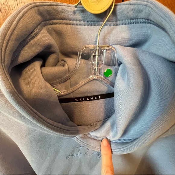 Balance Athletica (Vitality) Cloud Cropped Hoodie - Picture 6 of 8